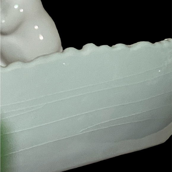 Beautiful pastel colors, Easter bunnies serving dish and basket. - Picture 3 of 4